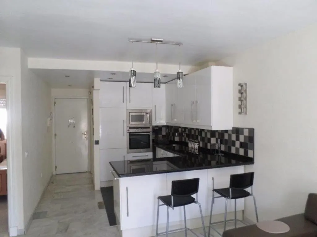 Modern 2 Bedroom Penthouse With Huge Private Roof Top Terrace,Free Parking And Free Wifi بينالماذينا