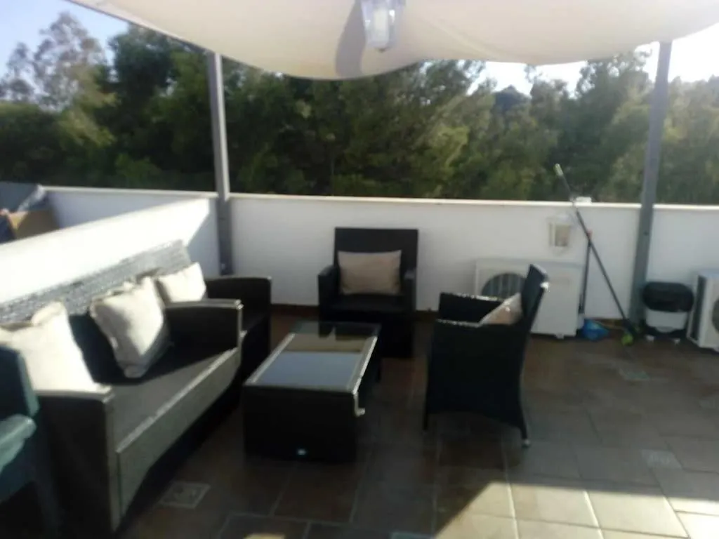 Modern 2 Bedroom Penthouse With Huge Private Roof Top Terrace,Free Parking And Free Wifi بينالماذينا