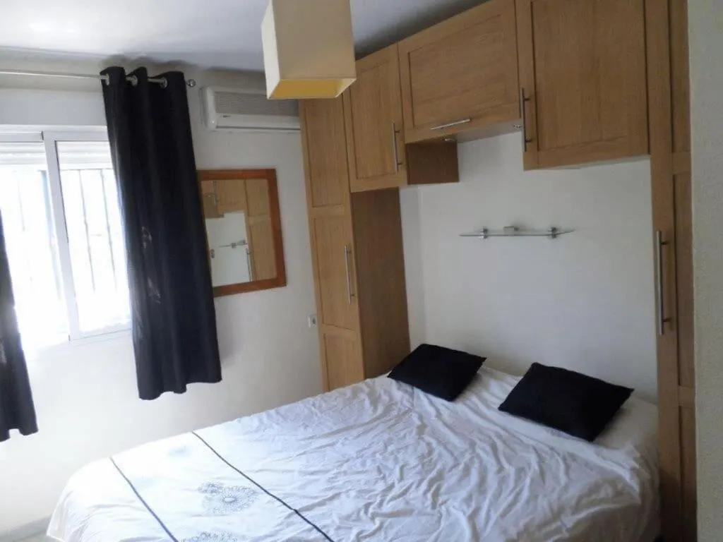 Modern 2 Bedroom Penthouse With Huge Private Roof Top Terrace,Free Parking And Free Wifi بينالماذينا شقة