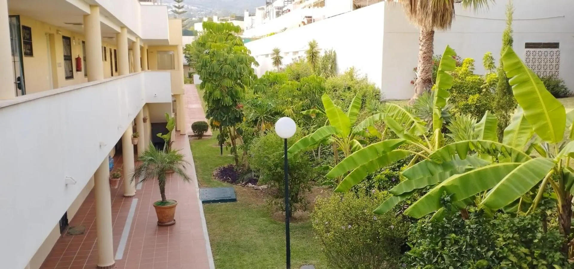 شقة Modern 2 Bedroom Penthouse With Huge Private Roof Top Terrace,Free Parking And Free Wifi بينالماذينا